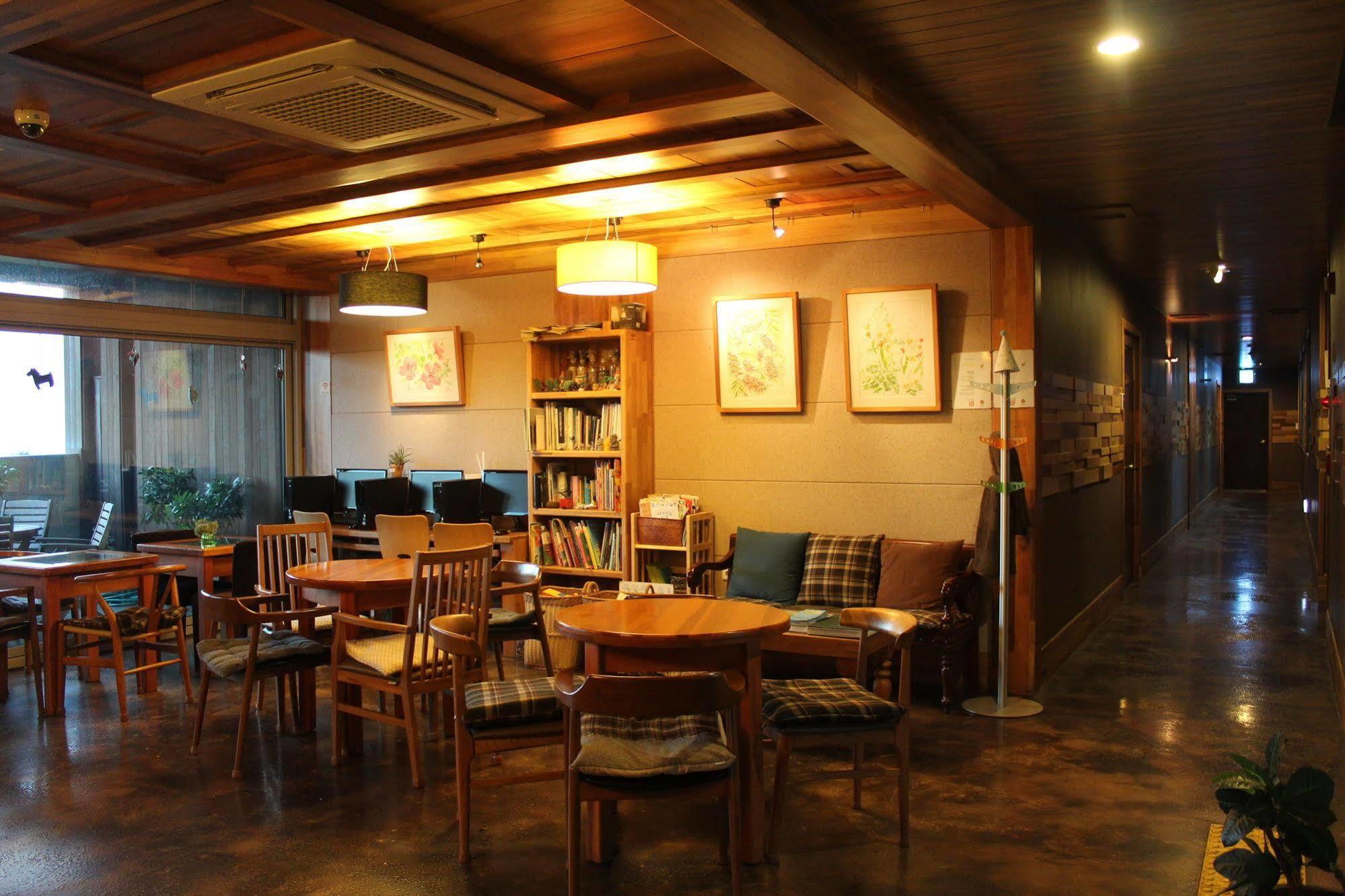 Jeju Eco Suites Согвипхо Экстерьер фото