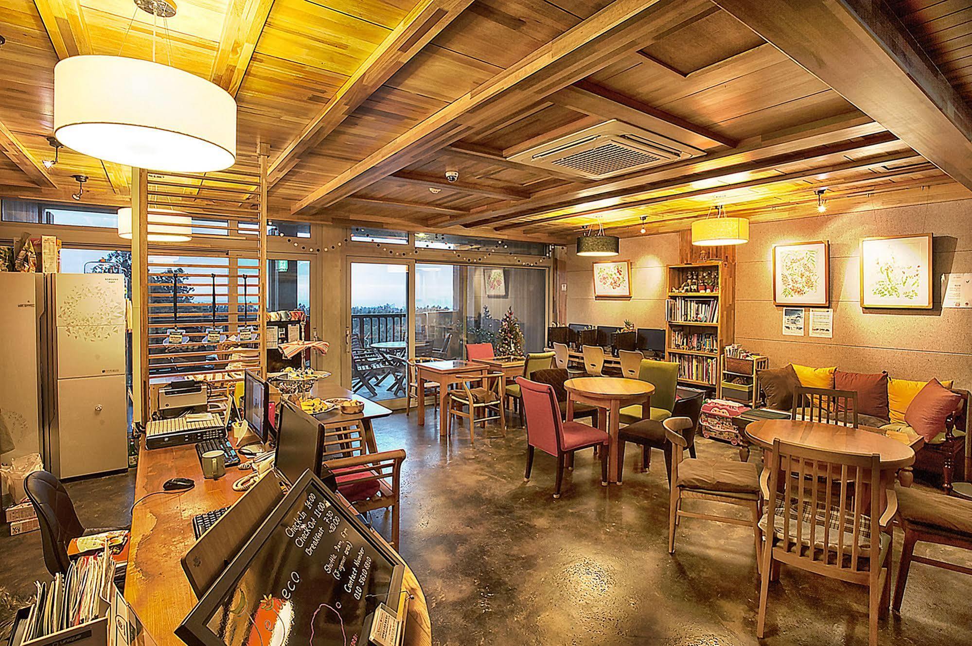 Jeju Eco Suites Согвипхо Экстерьер фото