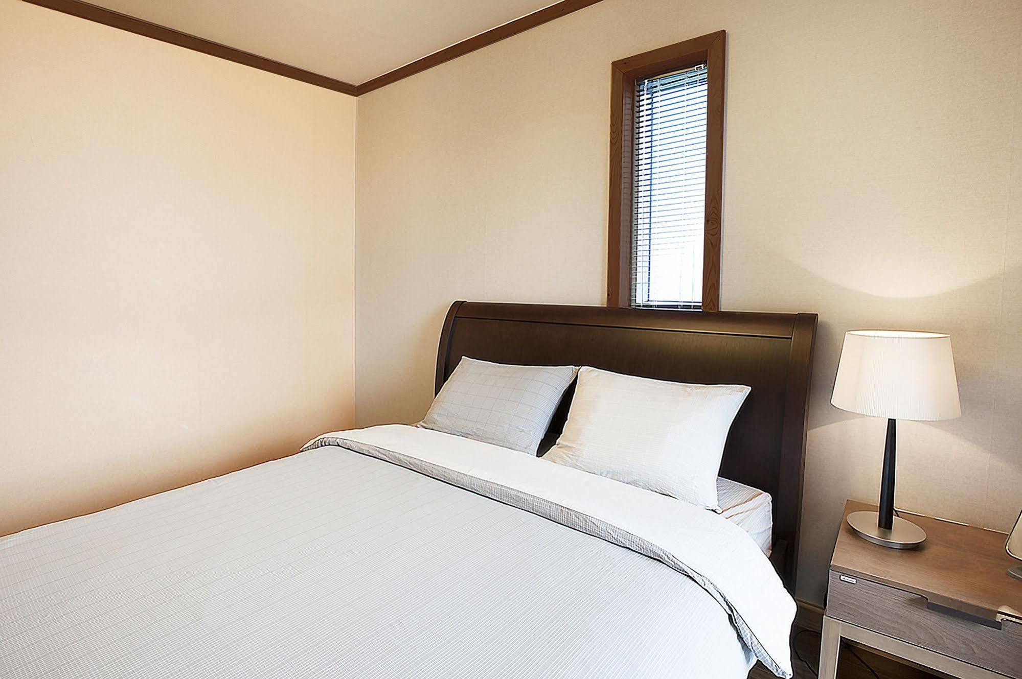 Jeju Eco Suites Согвипхо Экстерьер фото